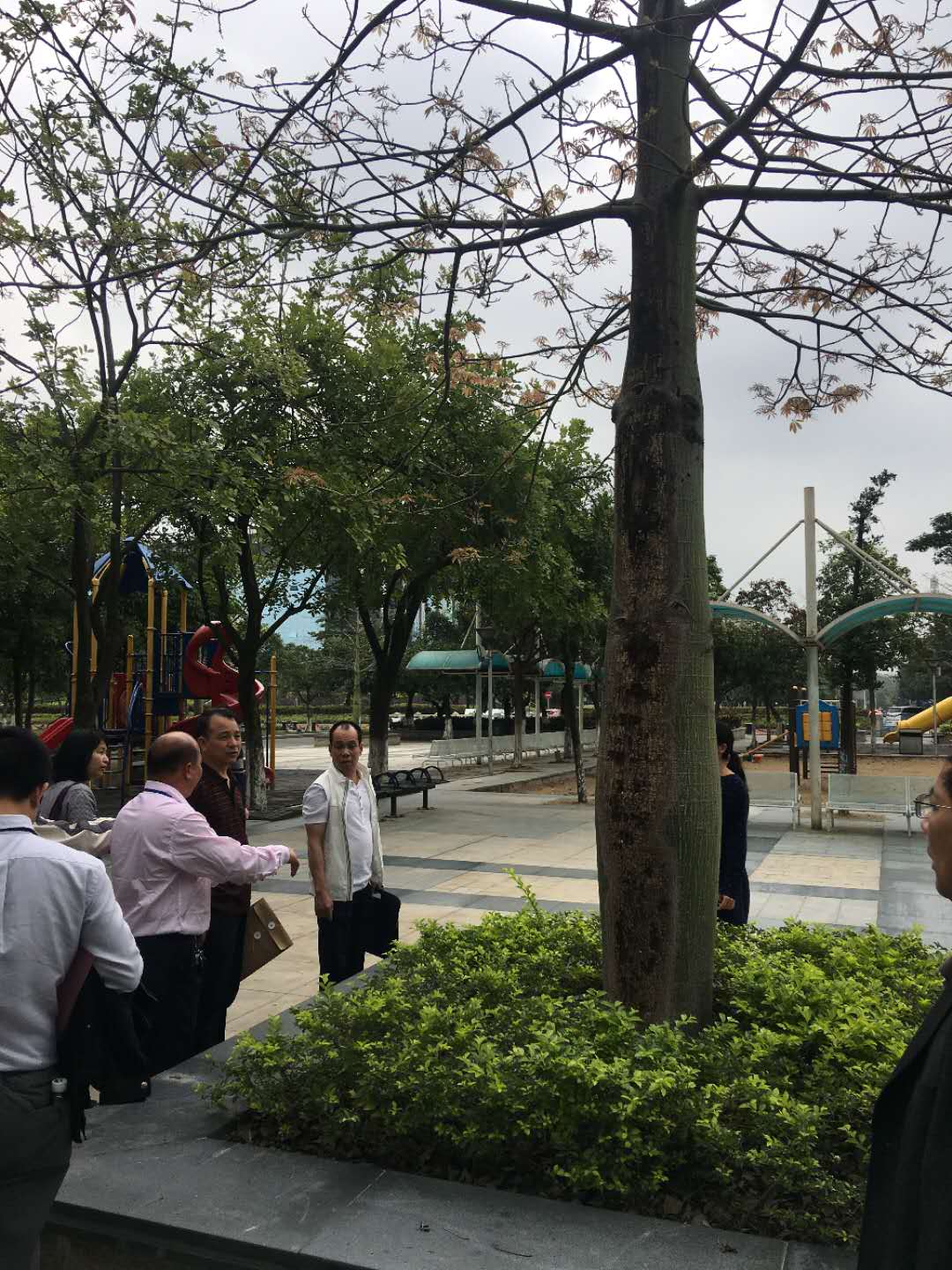 方圓現(xiàn)代到項目現(xiàn)場進行考察
